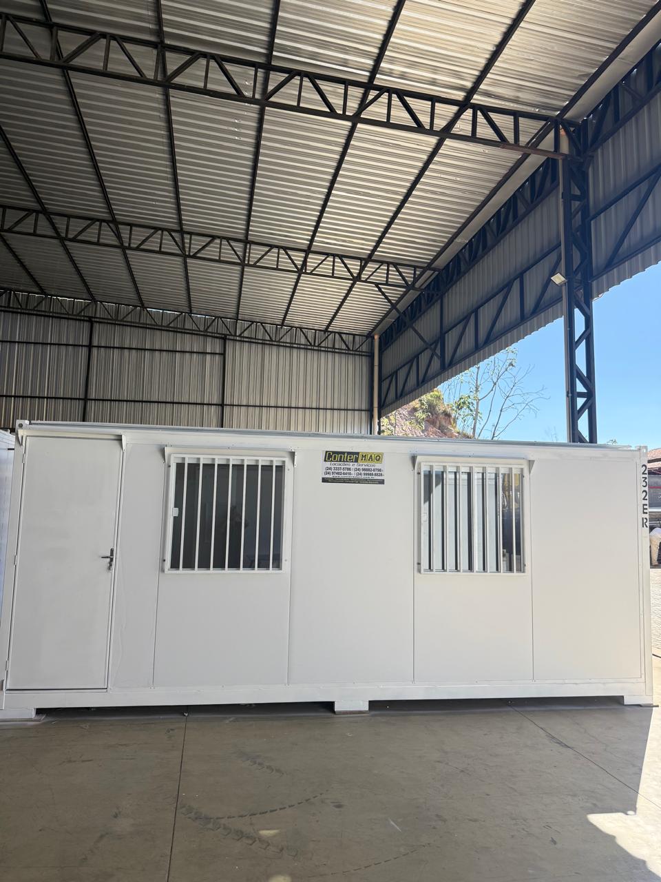 Containers modulares ConterMAQ em canteiro de obras